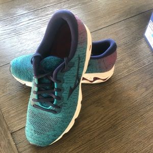 WMNs Mizuno WaveInspire 16 Size 10.5 running shoe
